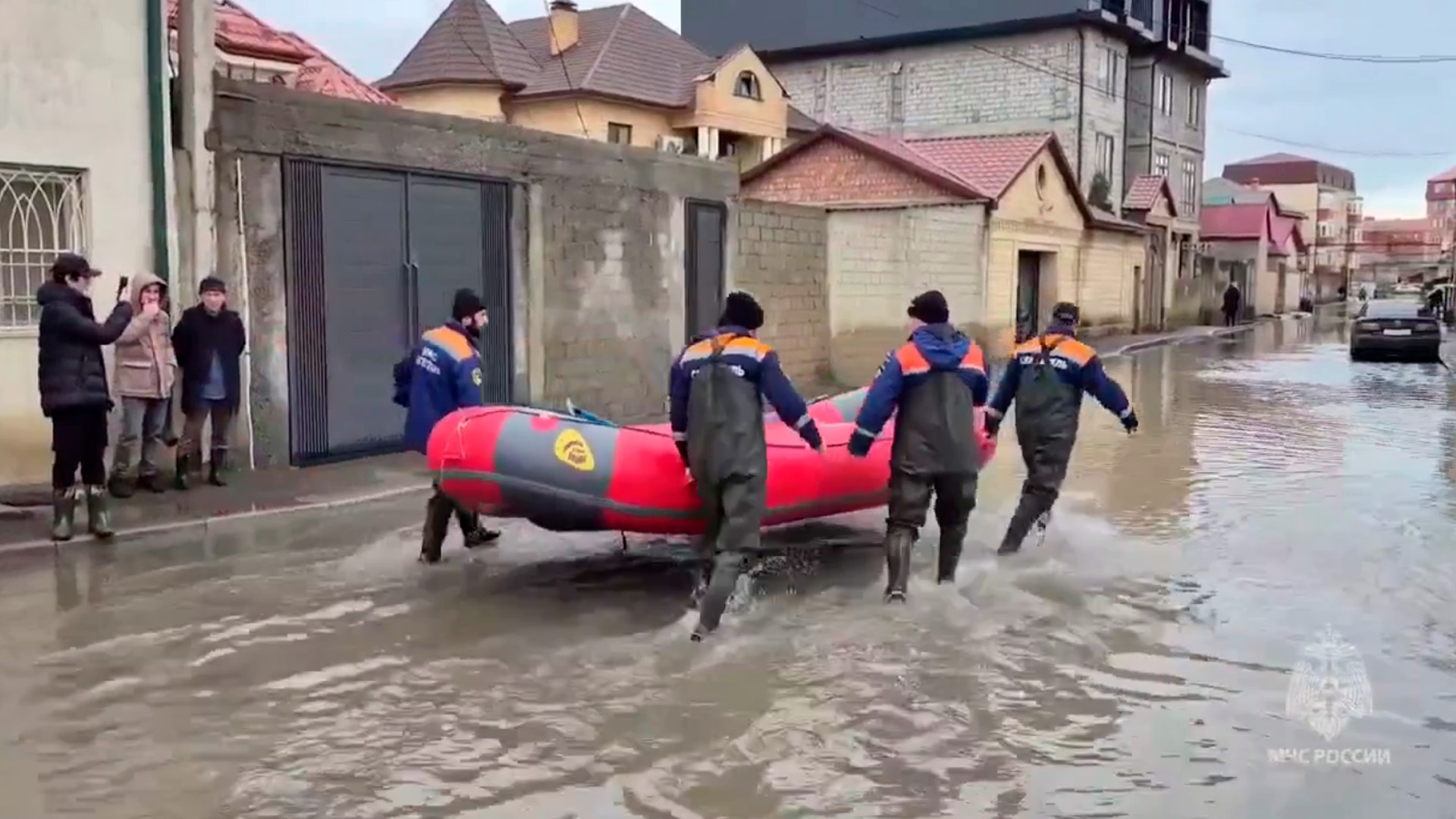 Под водой в Дагестане и Чечне оказались свыше тысячи домов