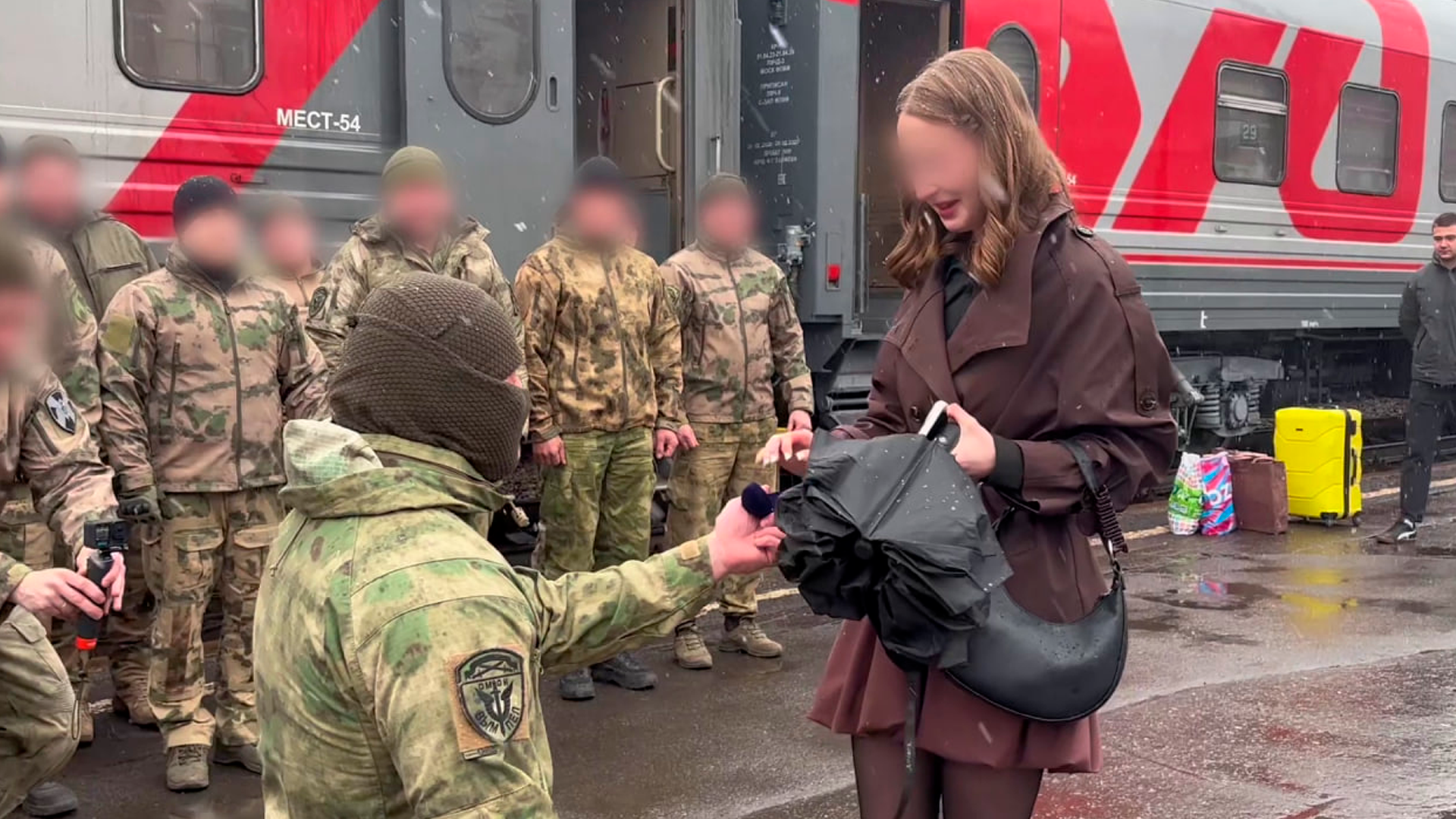В Вологде росгвардеец сделал предложение возлюбленной сразу после возвращения из зоны СВО