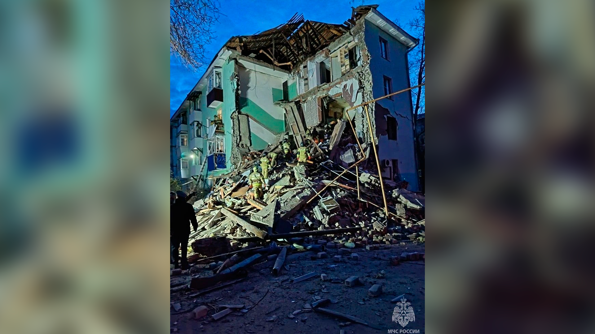 В Сызрани из-за атаки дронов обрушился подъезд многоэтажки