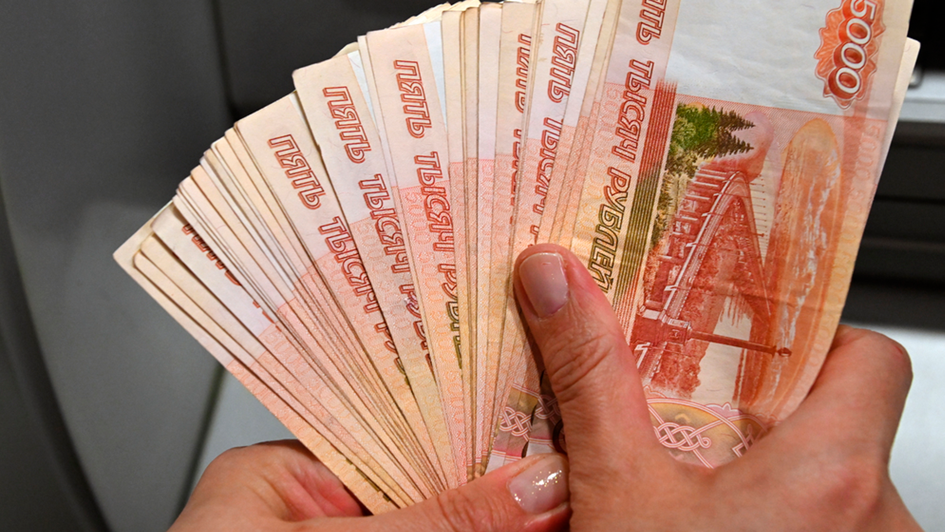 Средние зарплаты в России выросли в 5 раз с 2010 года