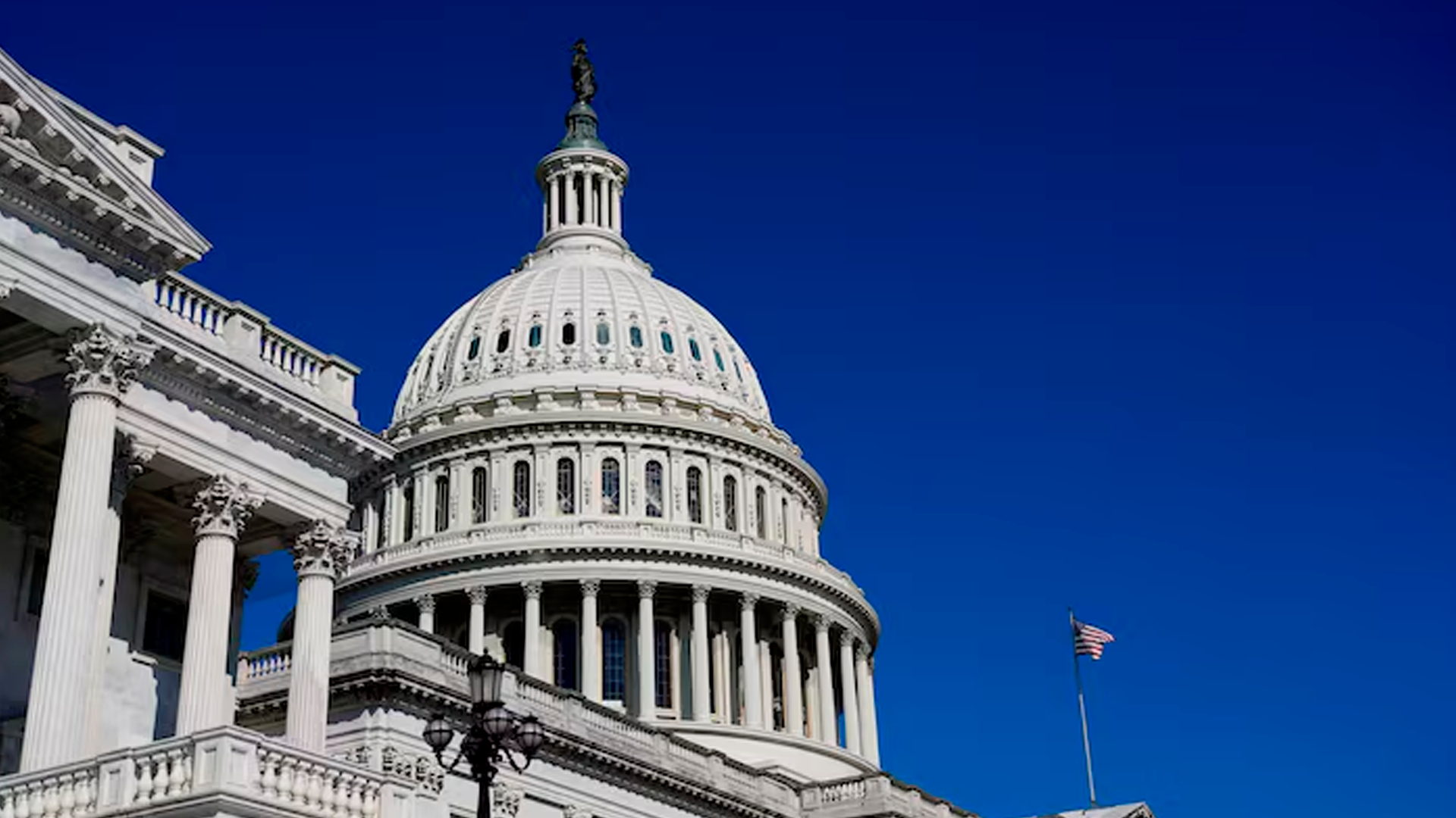Демократы начали обсуждение иска против президента США