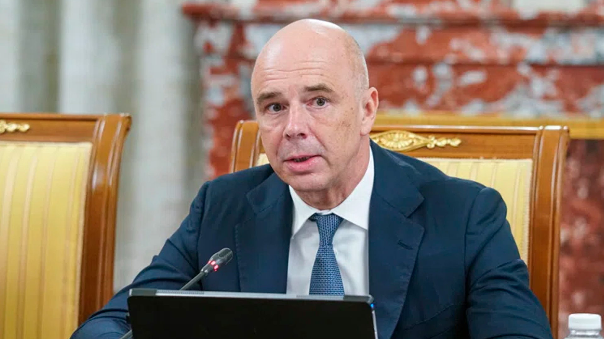 Минфин: деньги «под подушкой» обесцениваются