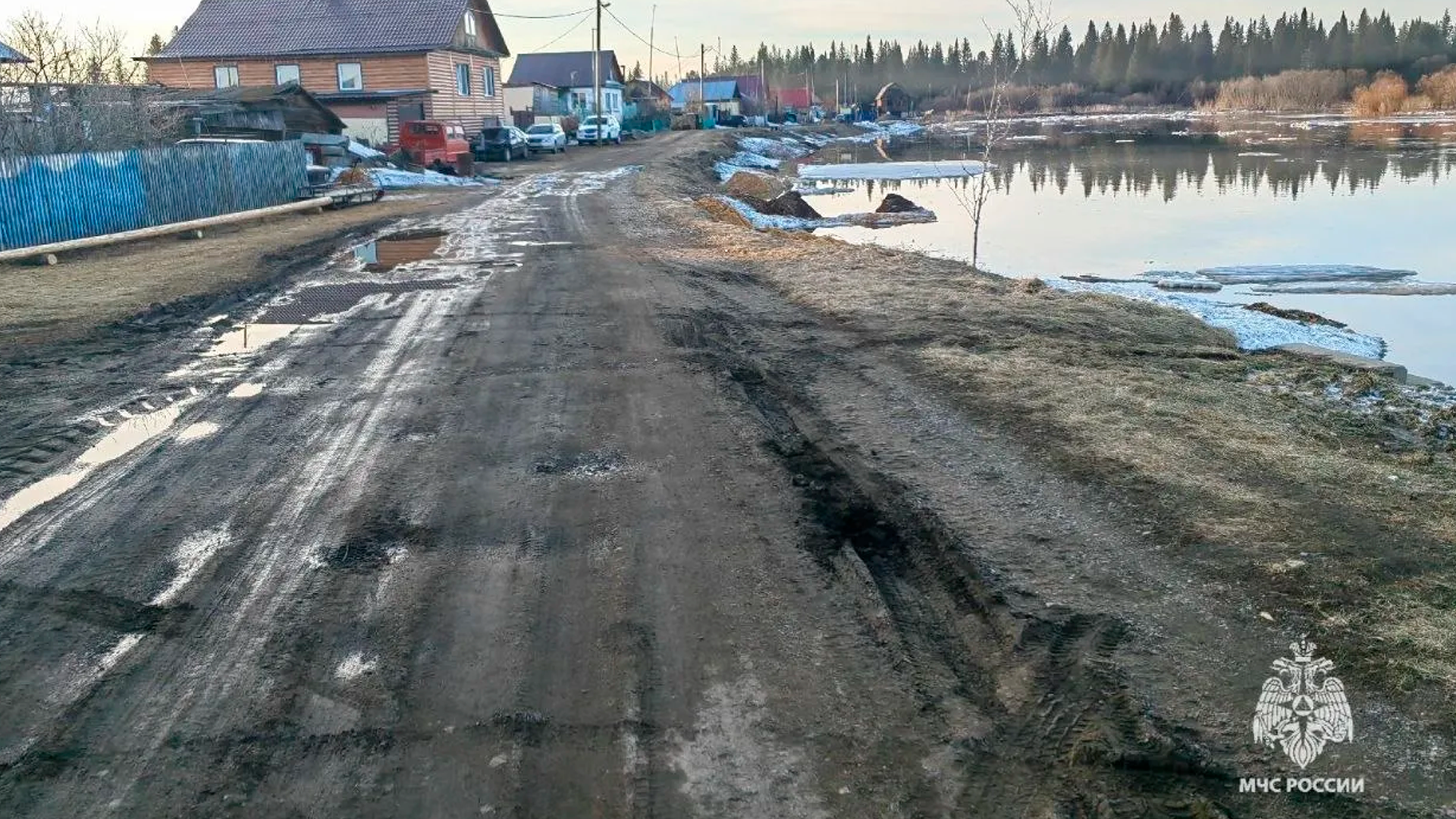Паводок в Красноярском крае: за сутки под воду ушли почти 90 участков