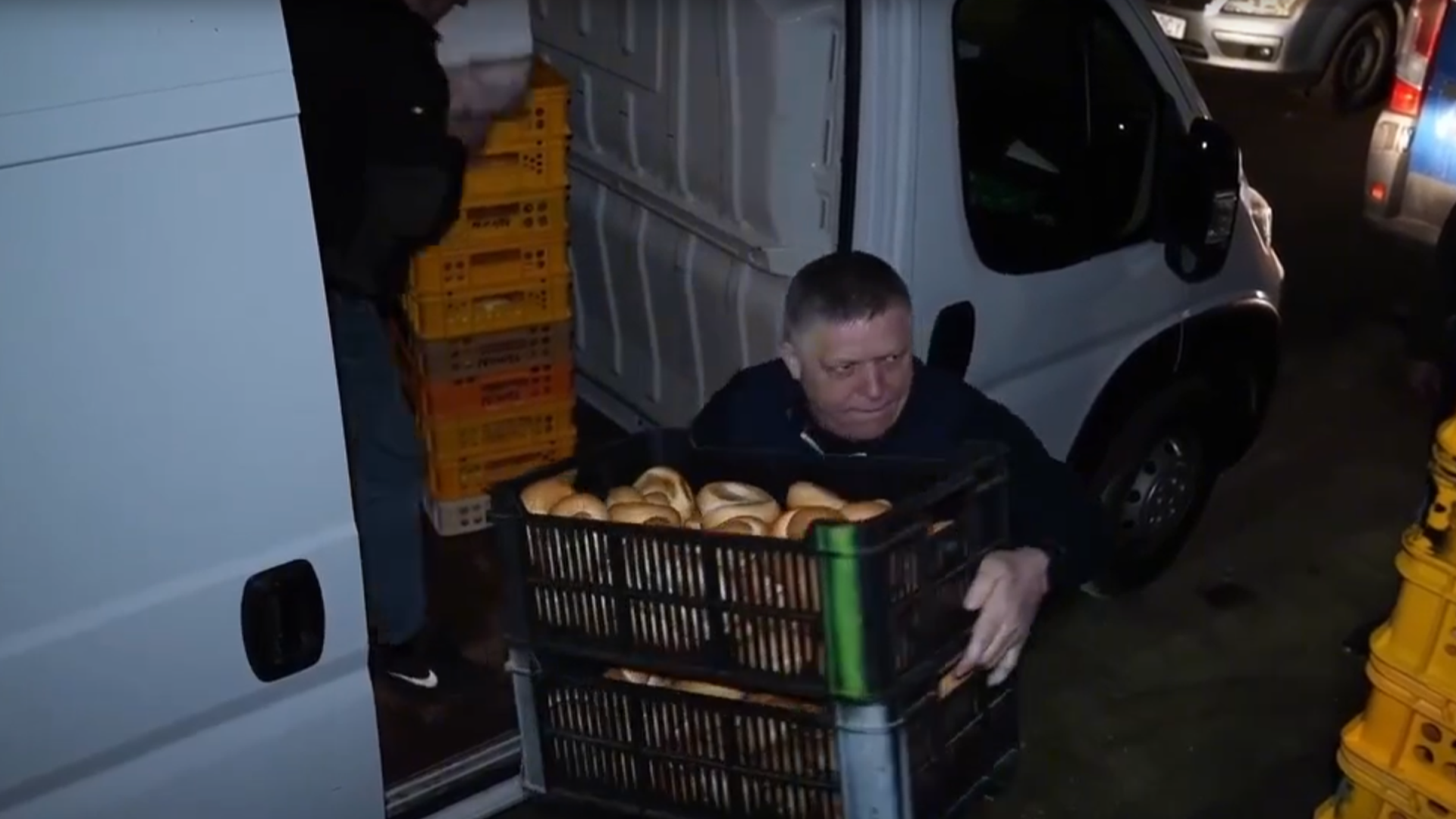 Фицо вышел в ночную смену грузчиком