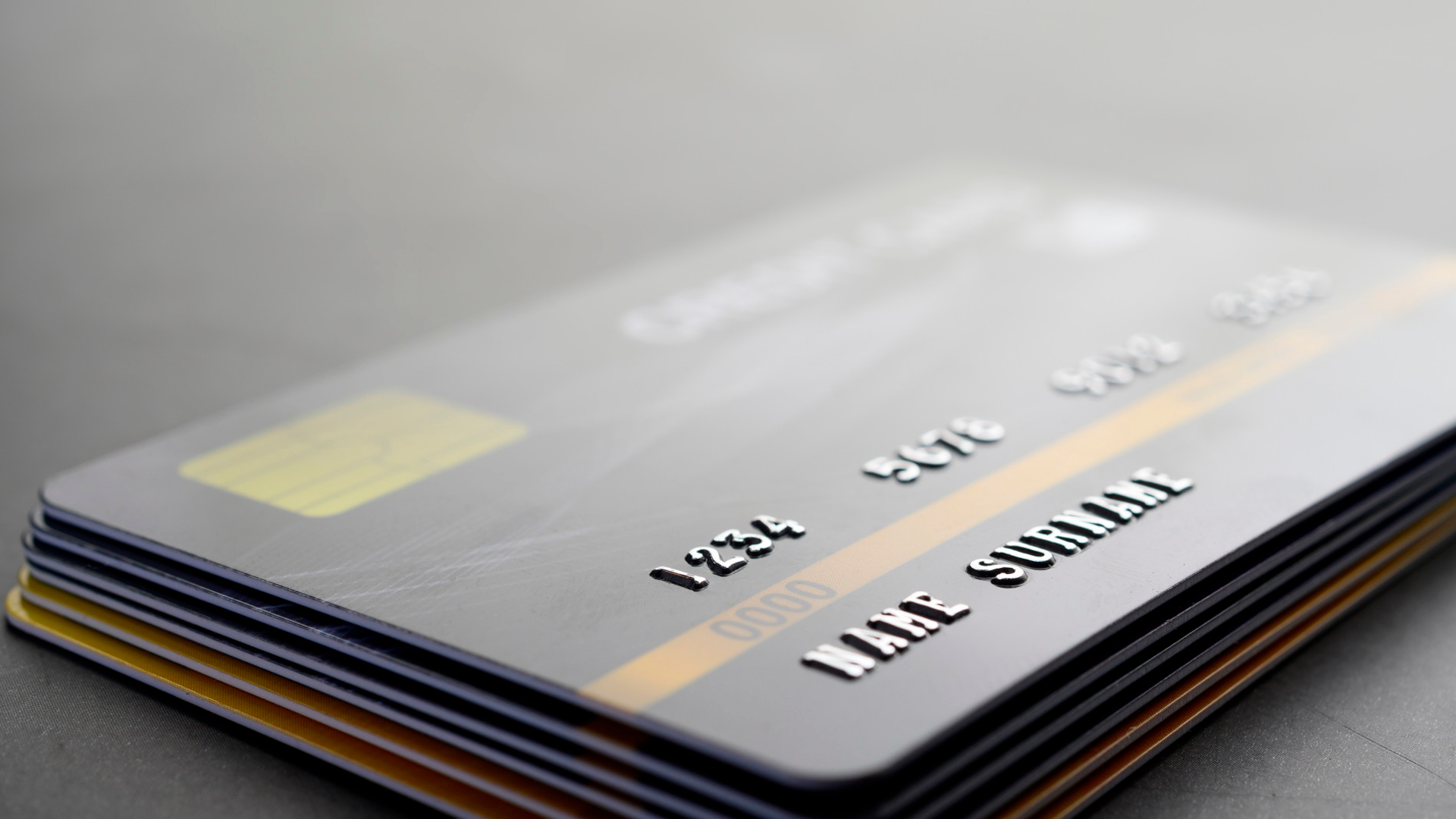 Экономист назвала риски использования карт систем Visa и MasterCard