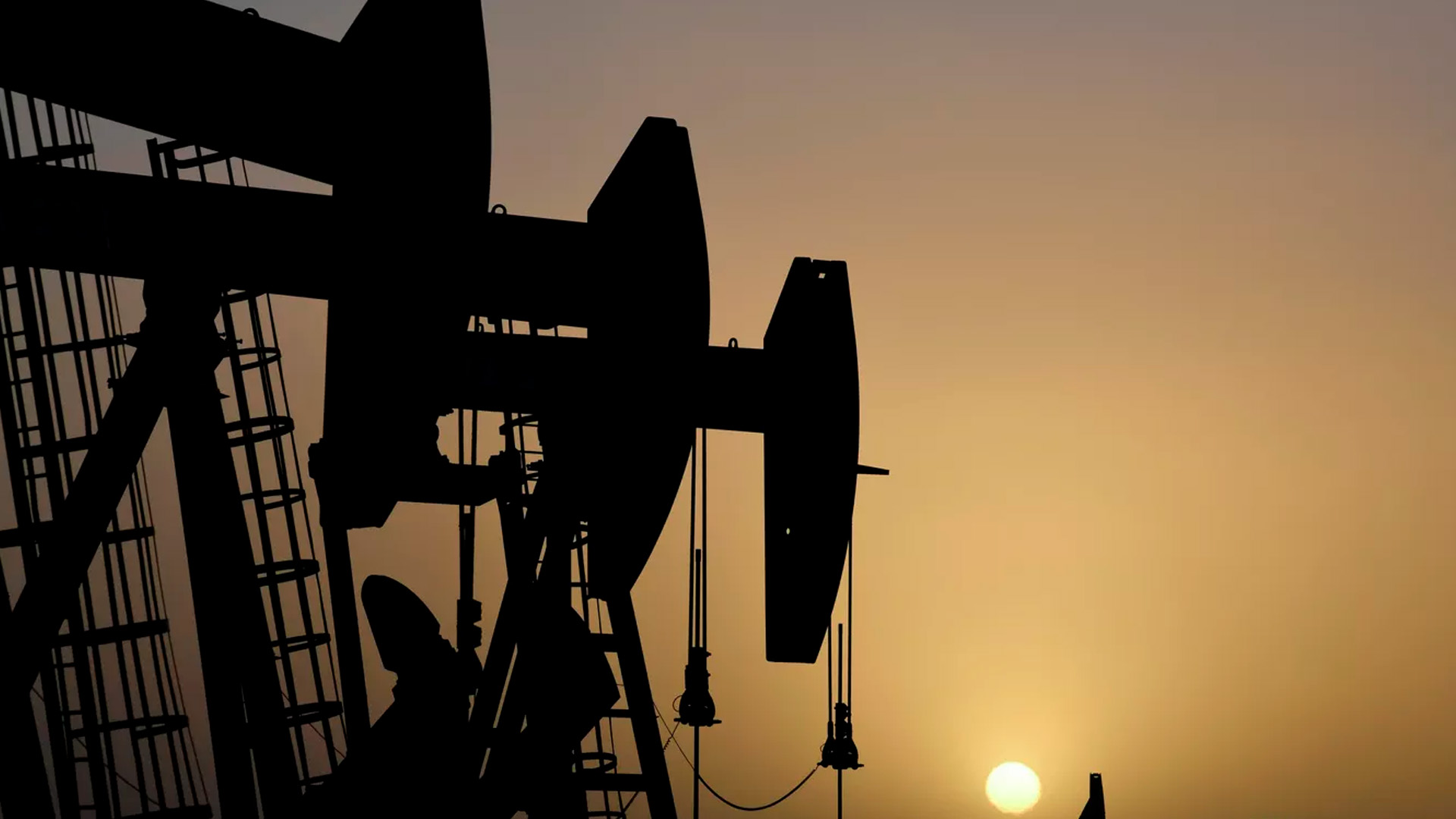 Эксперт оценил запас прочности нефтяного рынка в условиях ормузского кризиса