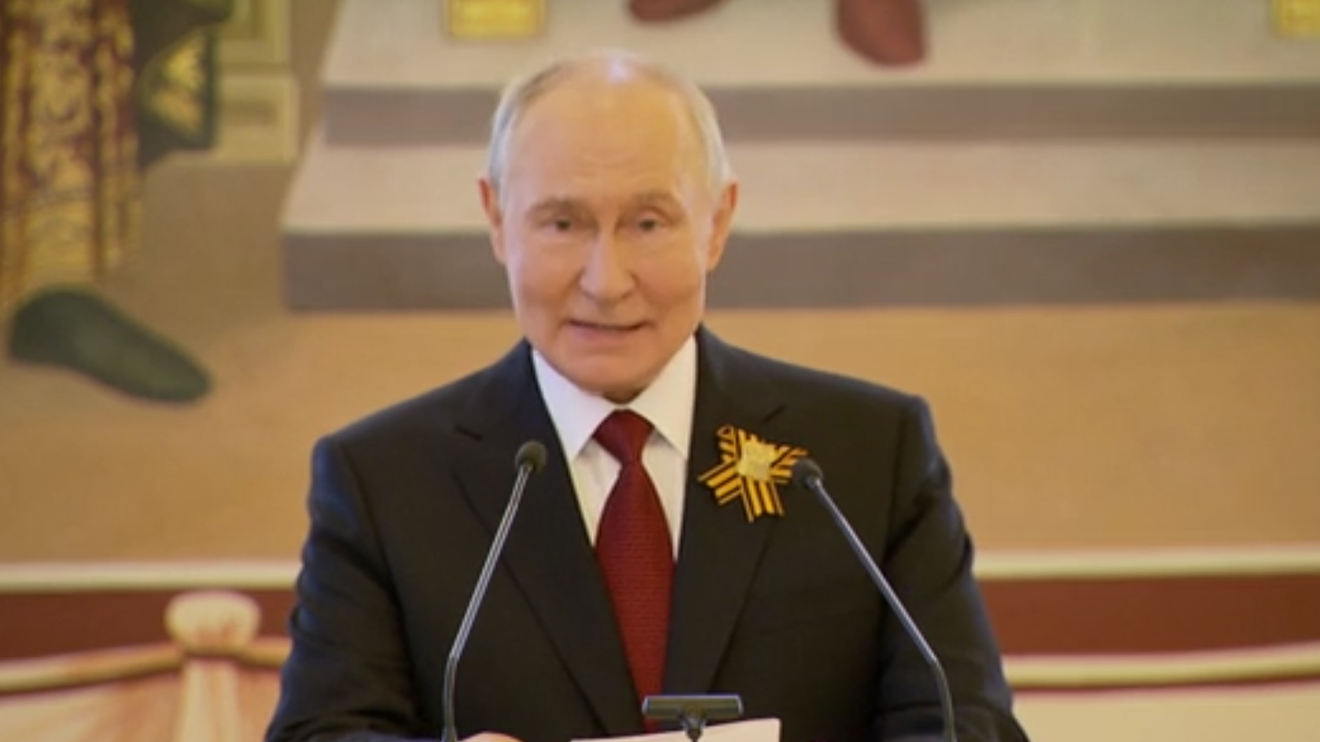 Путин призвал жестко отвечать на попытки героизации нацистов