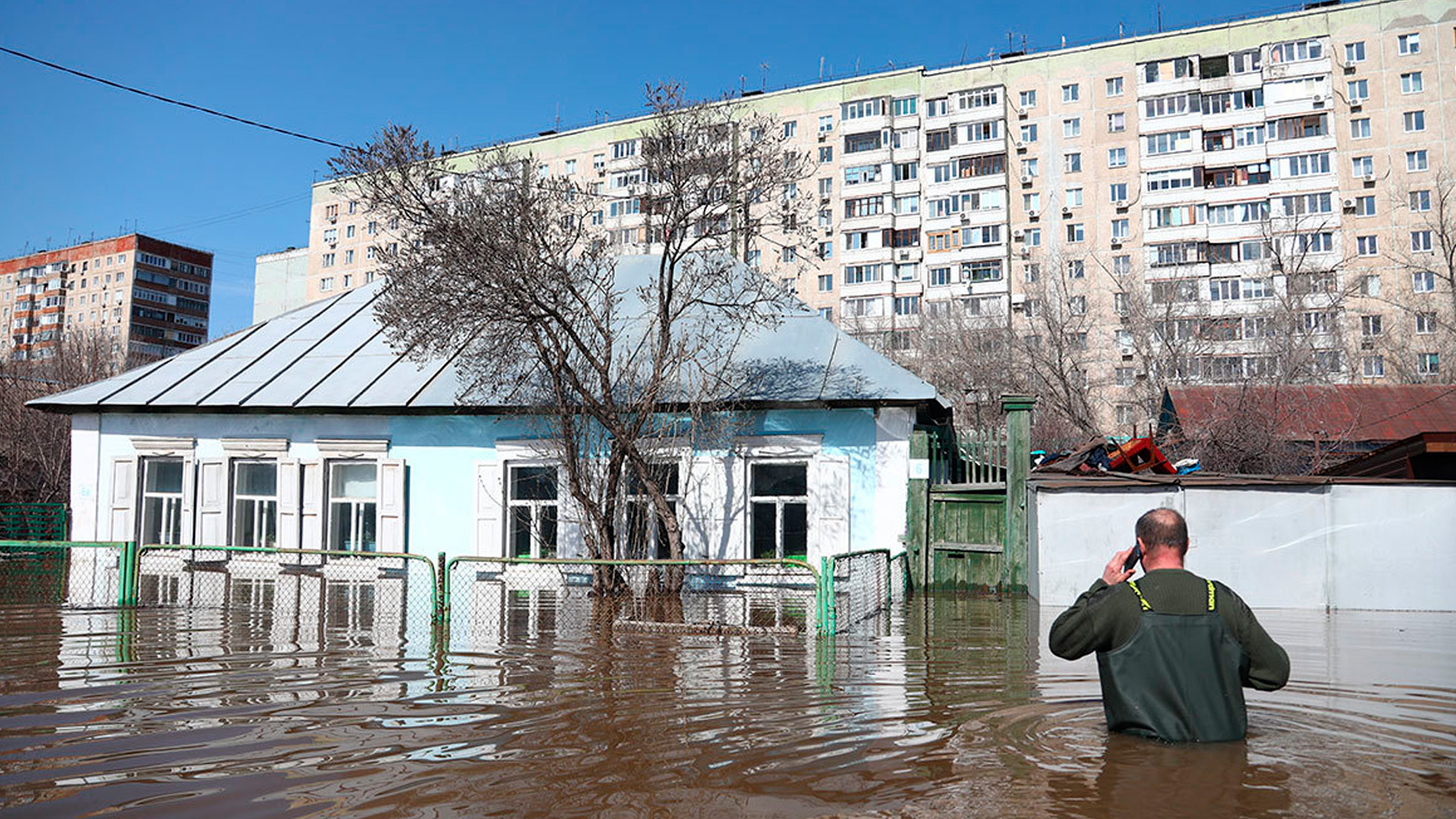 Многоквартирные – обязательно, частные – добровольно: эксперт о страховании жилья