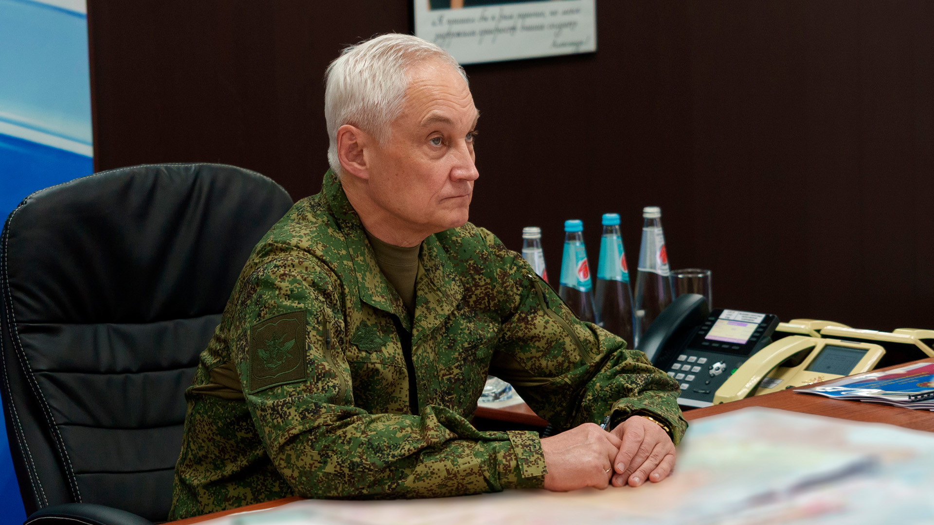 Белоусов проинспектировал группировку «Восток» и вручил награды отличившимся соединениям