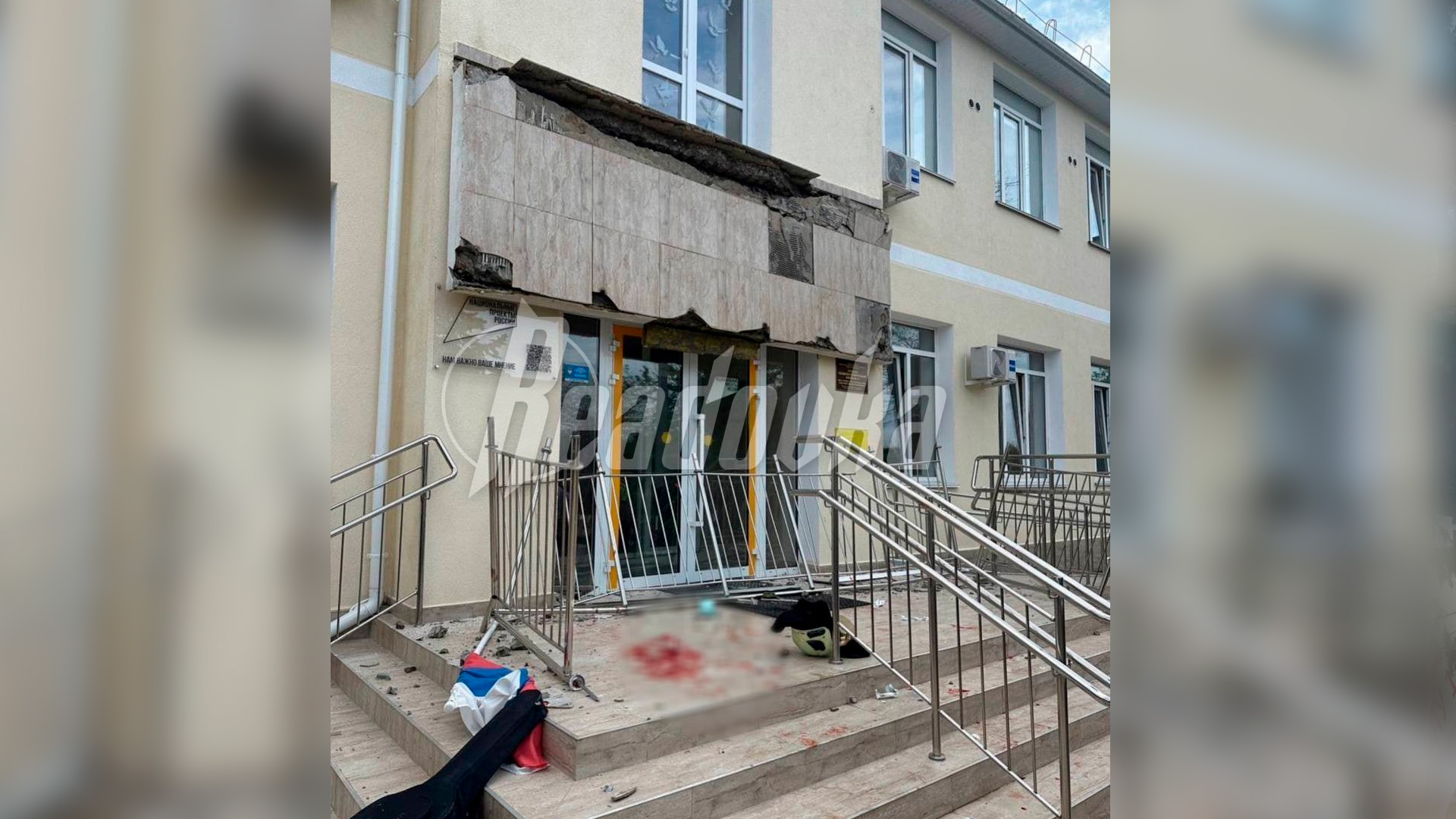 Появились кадры с обрушения балкона в севастопольской школе