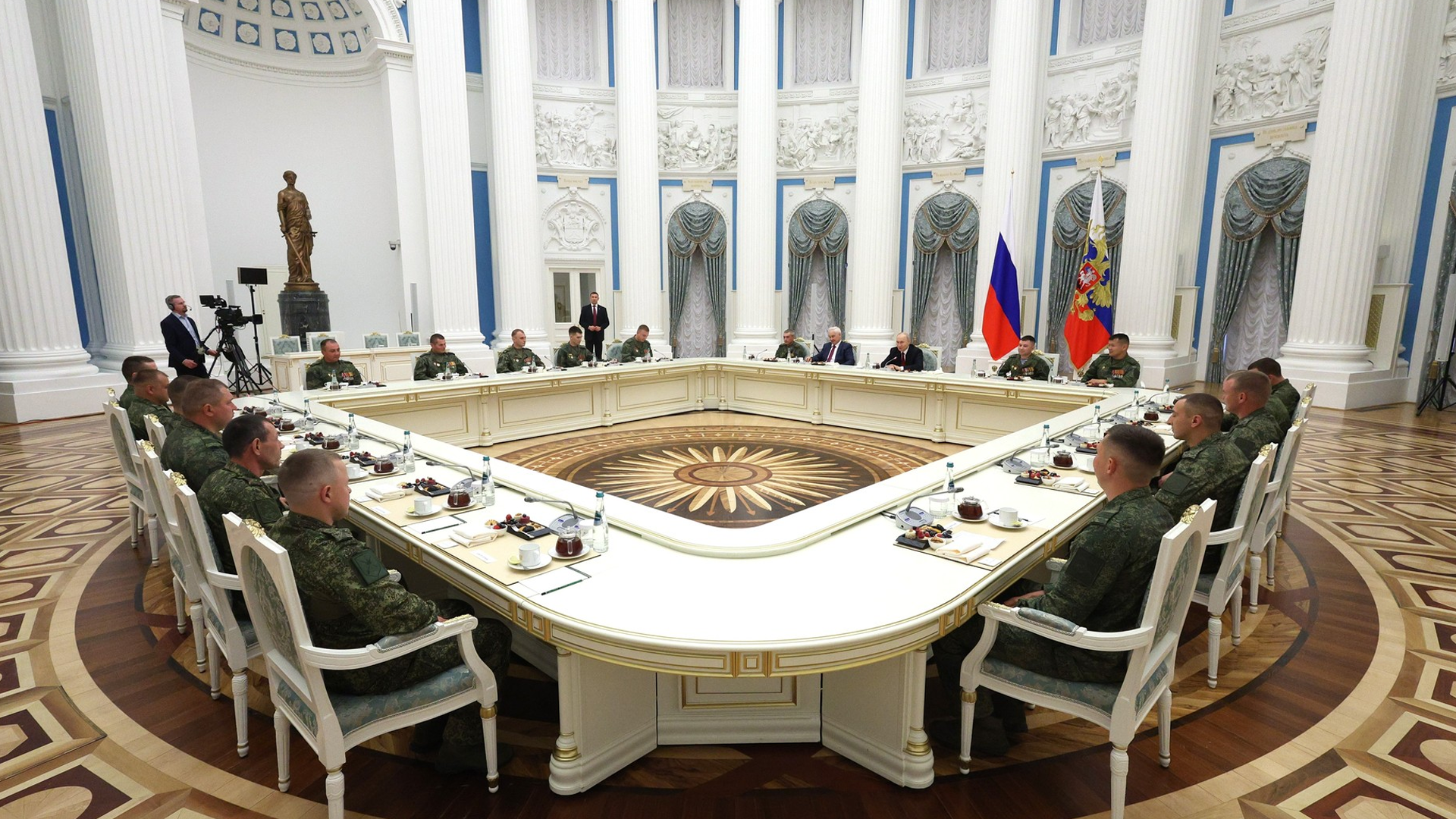 Президент и министр обороны встретились в Кремле с участниками СВО