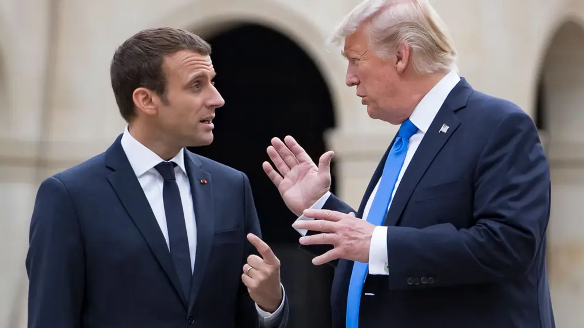 Трамп пригрозил Франции 100%-ными пошлинами на вина и шампанское