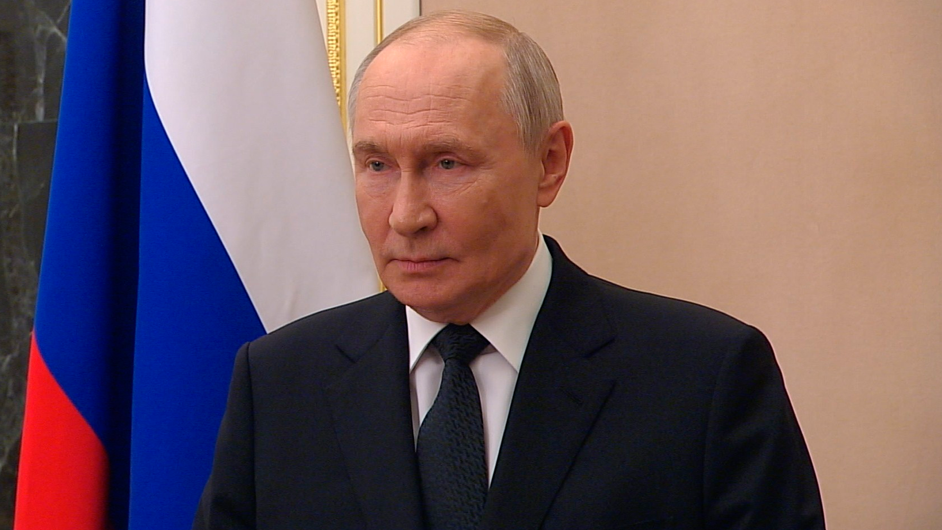 Путин поздравил военнослужащих и ветеранов с Днем ВМФ
