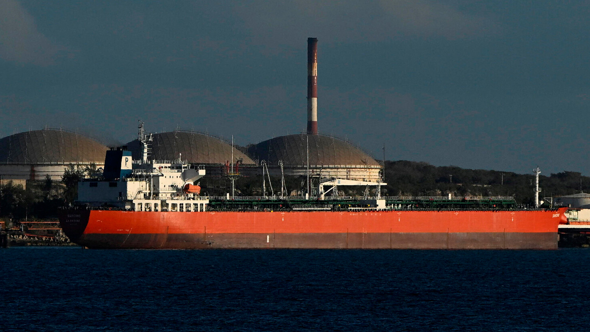 Евросоюз разрешил конфисковывать и продавать российскую нефть с задержанных танкеров