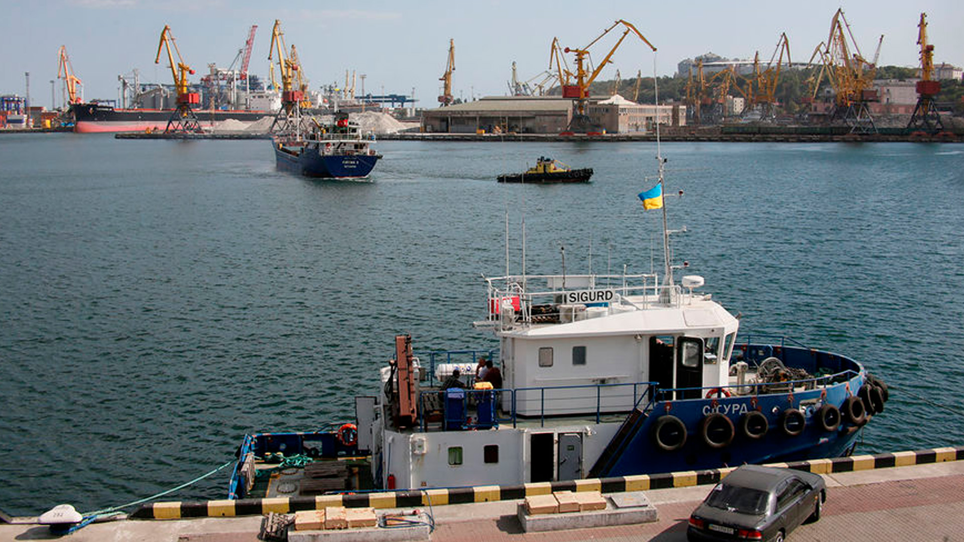 Российская армия нанесла удары по портам Одессы и Черноморска