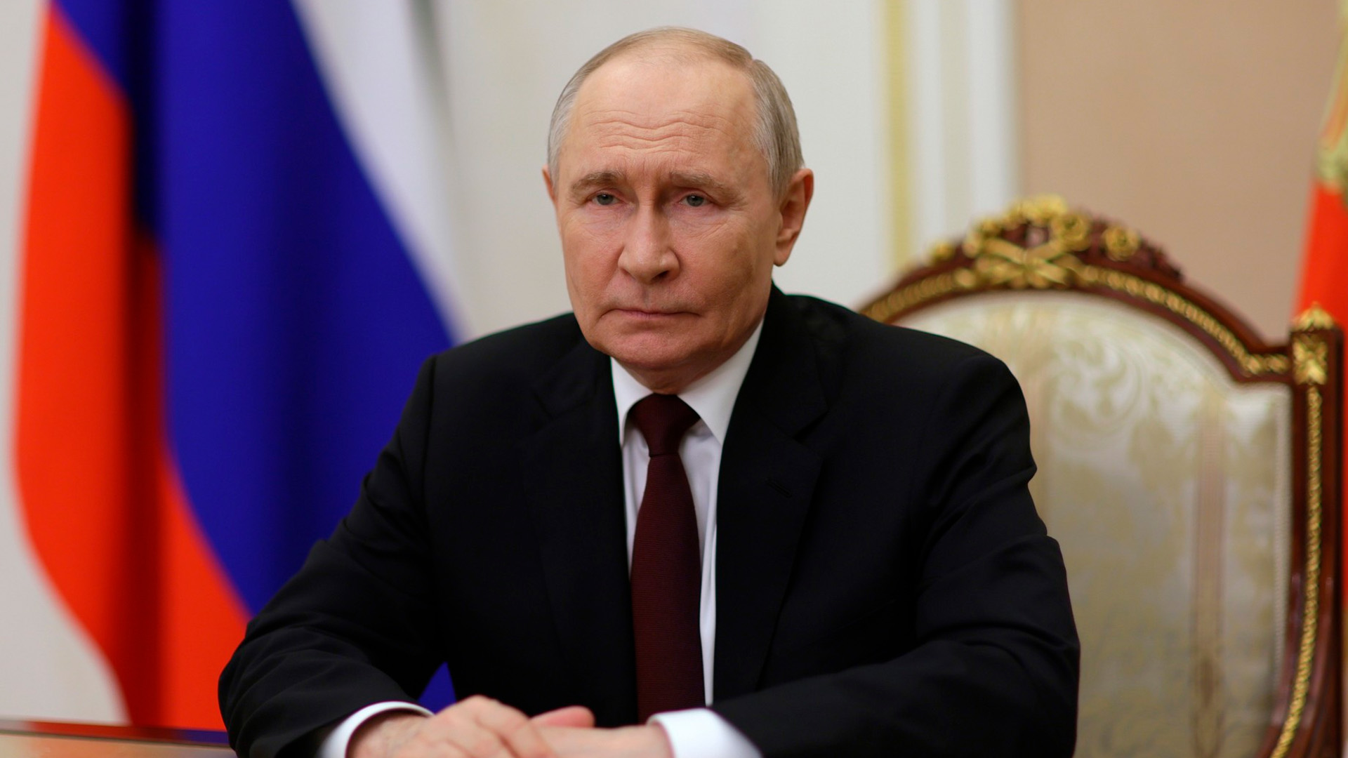 Путин поздравил следователей России с профессиональным праздником