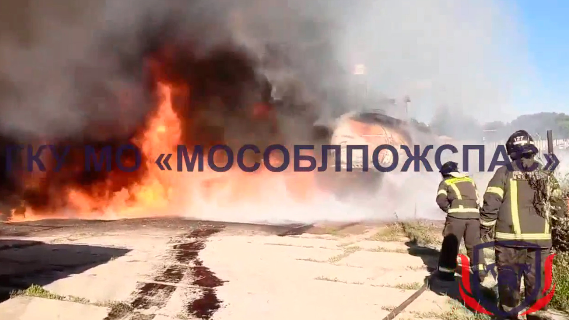 В подмосковной промзоне в Бронницах вспыхнул крупный пожар