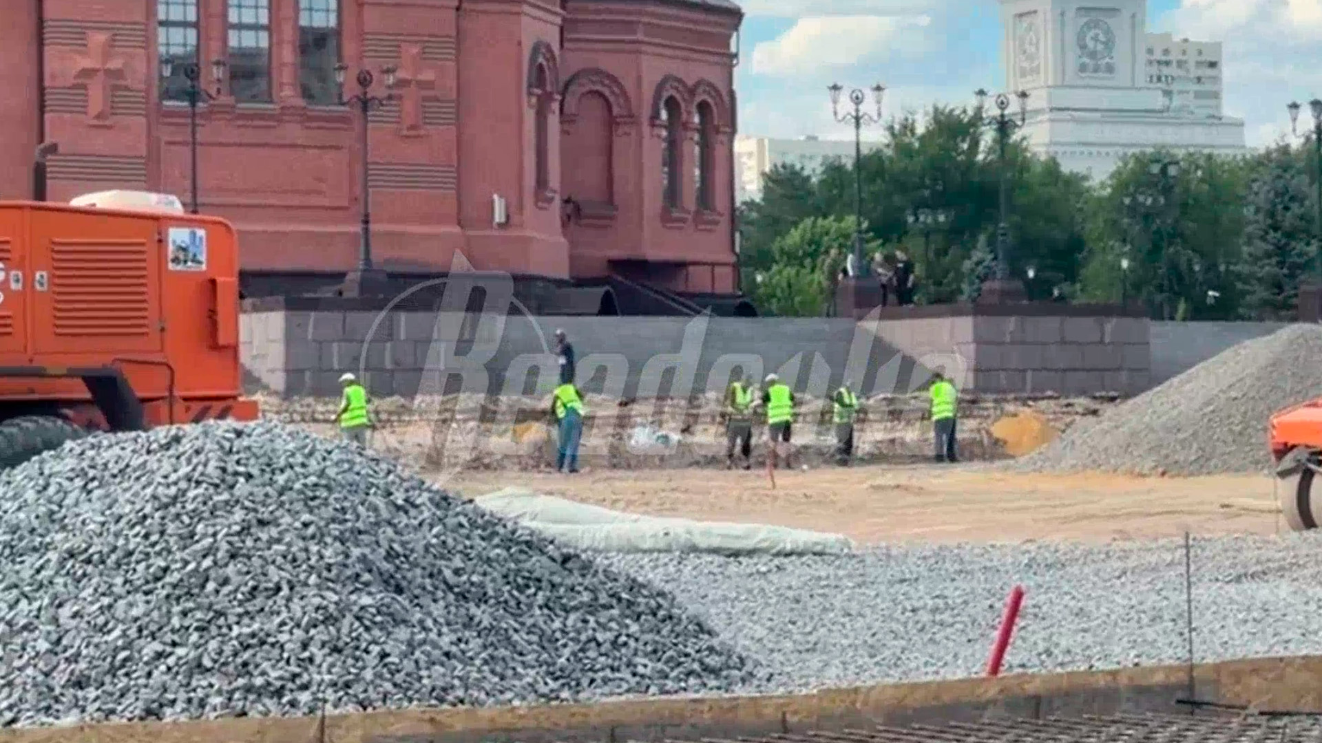 Уничтожение наследия: в Волгограде исторические фундаменты Царицына вывозят на свалку