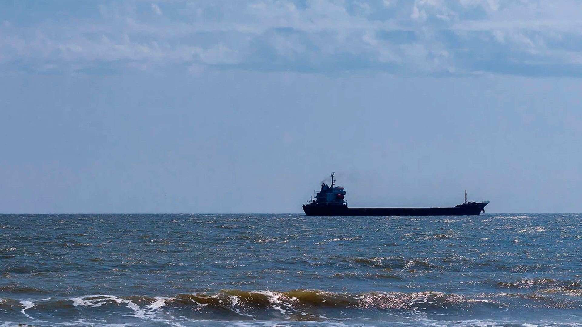 Минтранс разработал меры по защите судов в Азовском море от атак ВСУ