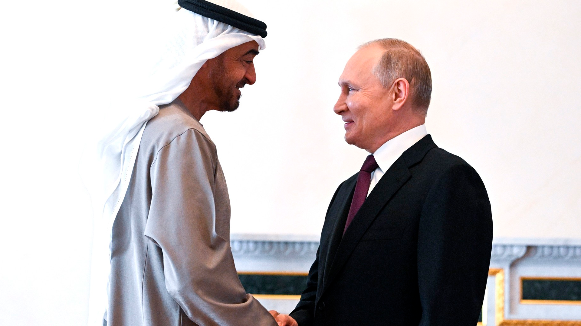 Президенты РФ и ОАЭ провели телефонный разговор