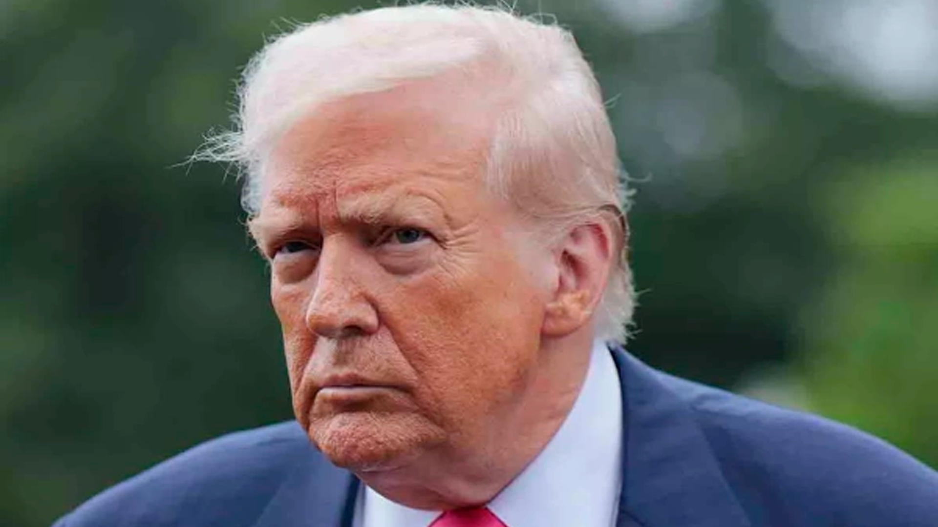 Трамп пригрозил Ирану «очень сильным ударом» из-за Ормузского пролива