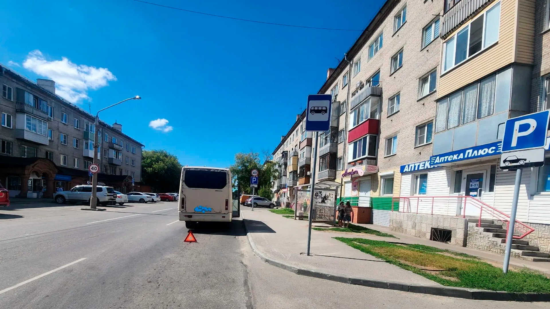 В Барнауле пассажирка автобуса лишилась пальца из-за торчащего самореза