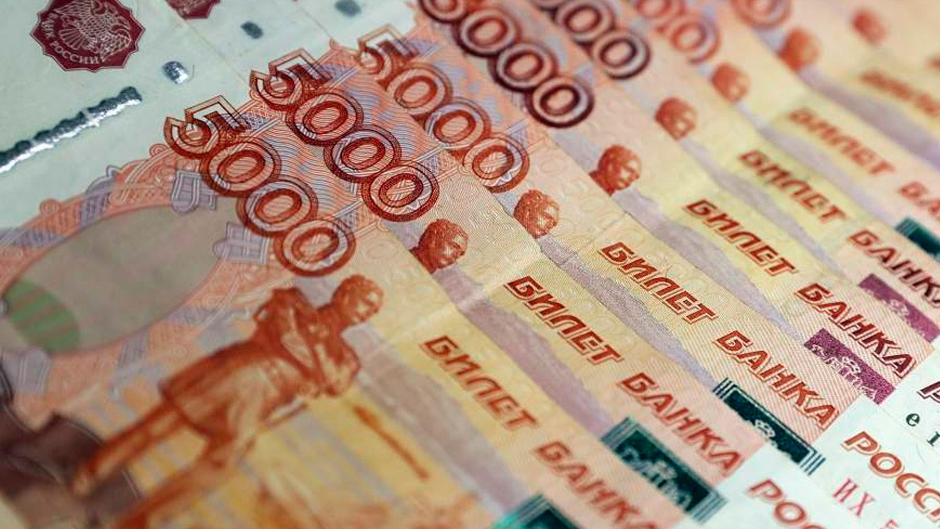 ЖКХ и путешествия возглавили рейтинг онлайн-трат россиян