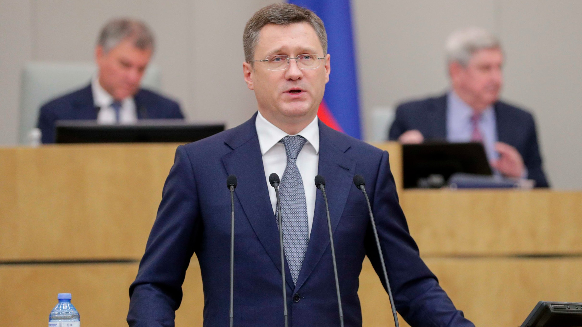 Власти пообещали обеспечить топливом независимые АЗС
