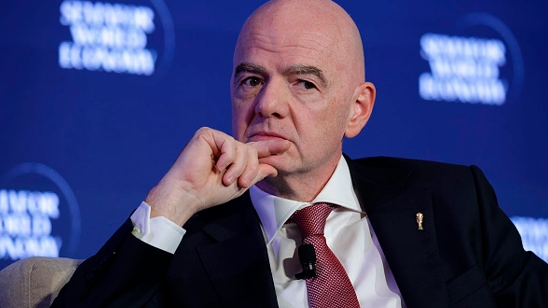 УЕФА готов начать расследование в отношении главы ФИФА Инфантино