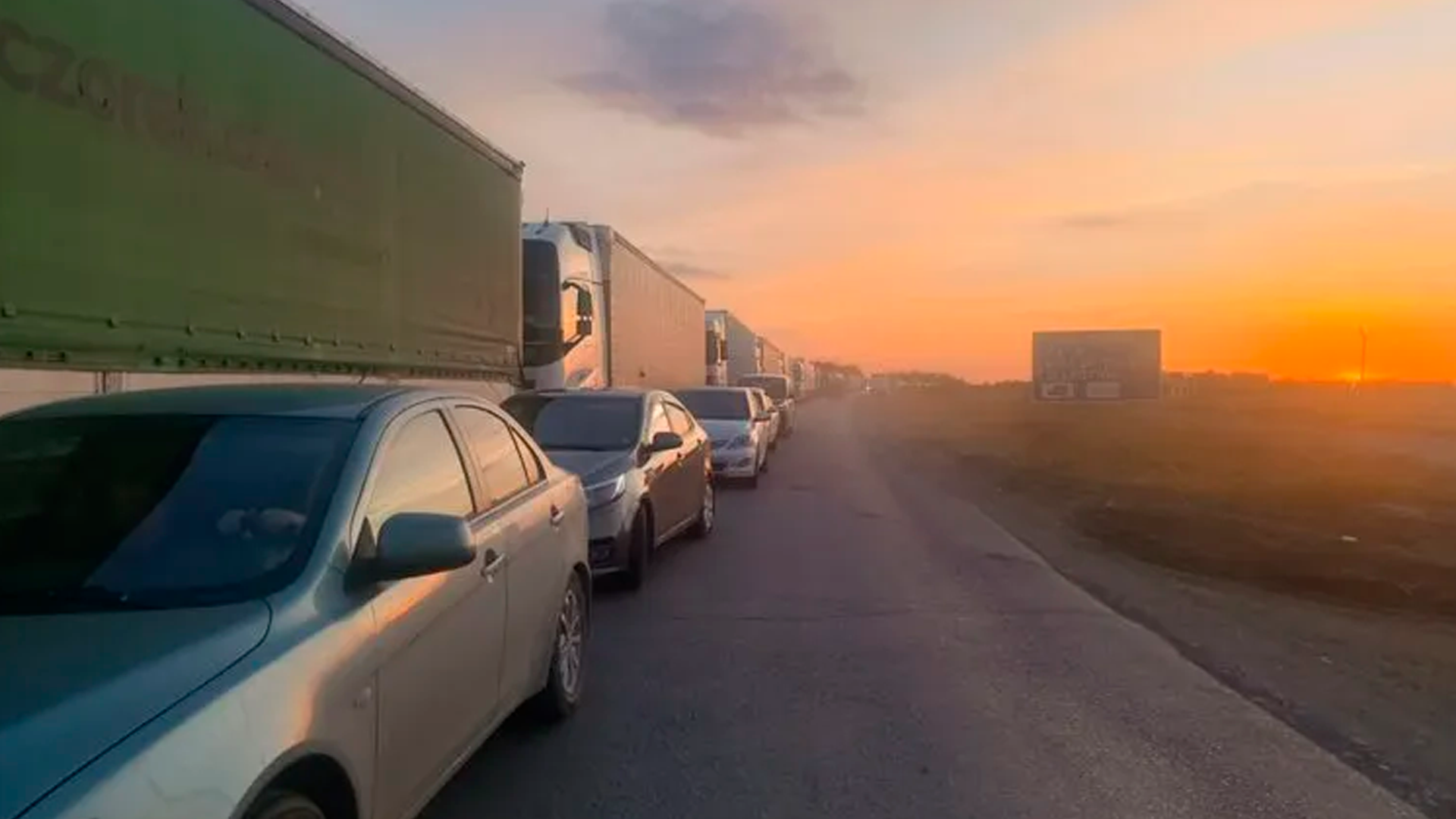 На КПП «Верхний Ларс» приостанавливали движение автомобилей
