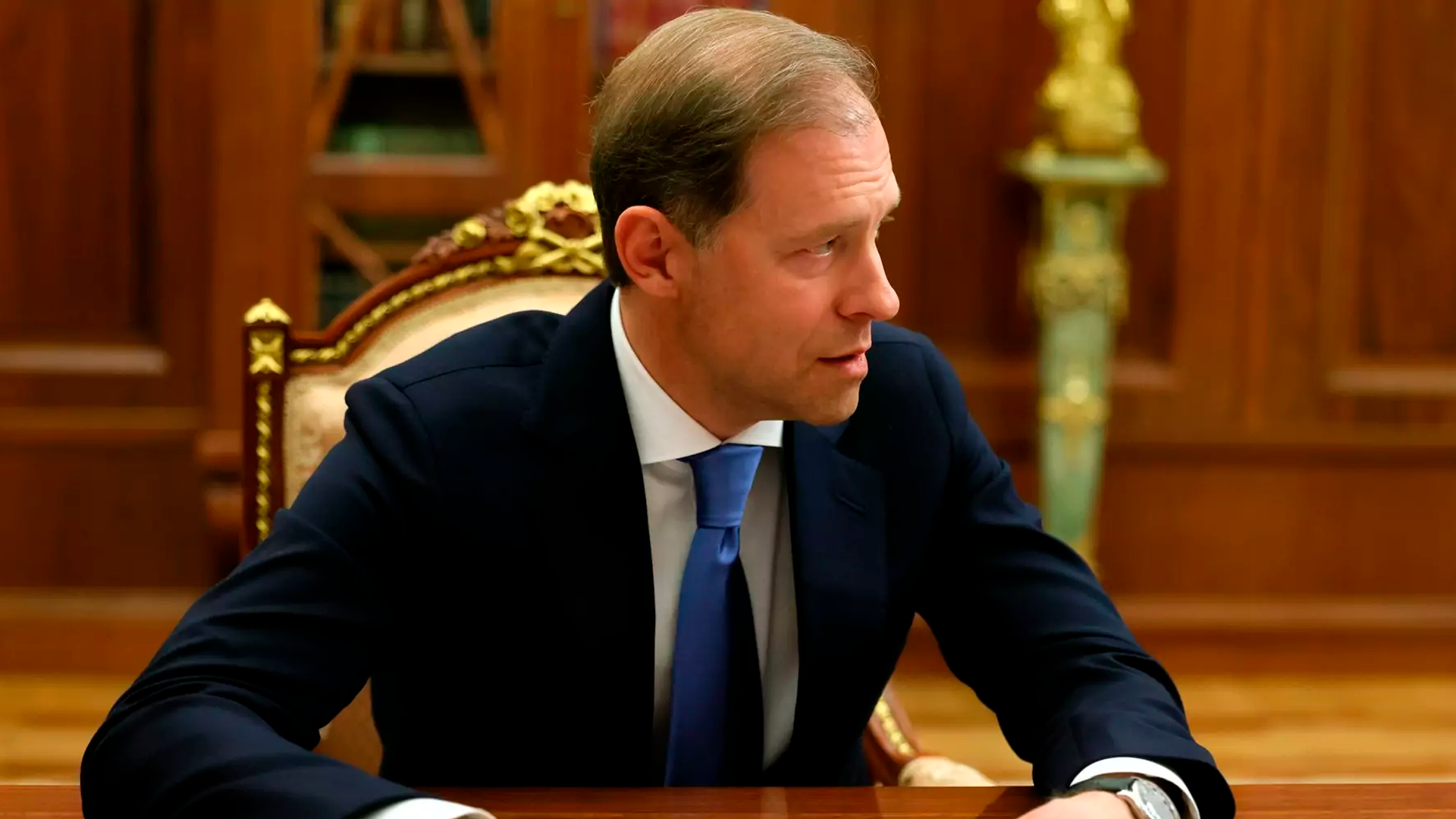 Мантуров поручил ускорить восстановление НПЗ