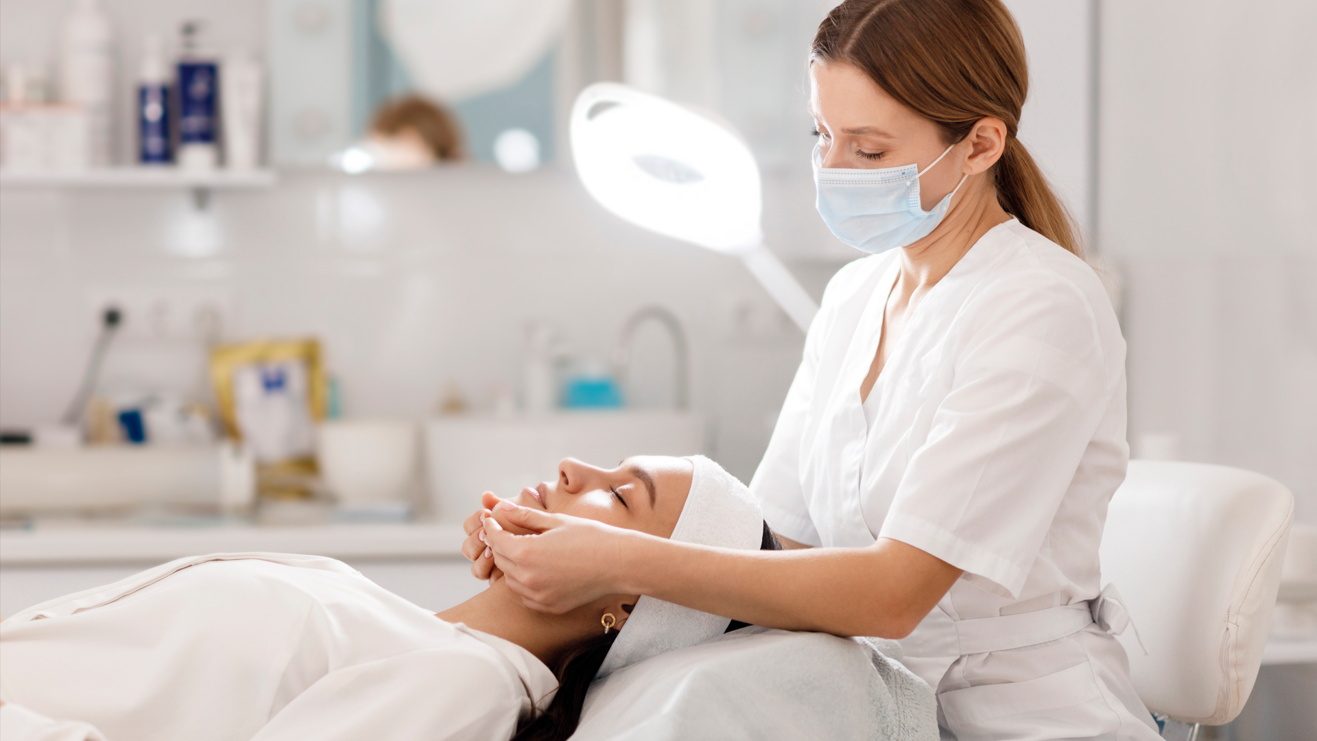 Россиянки старше 50 лет тратят на омоложение сотни тысяч рублей ежегодно