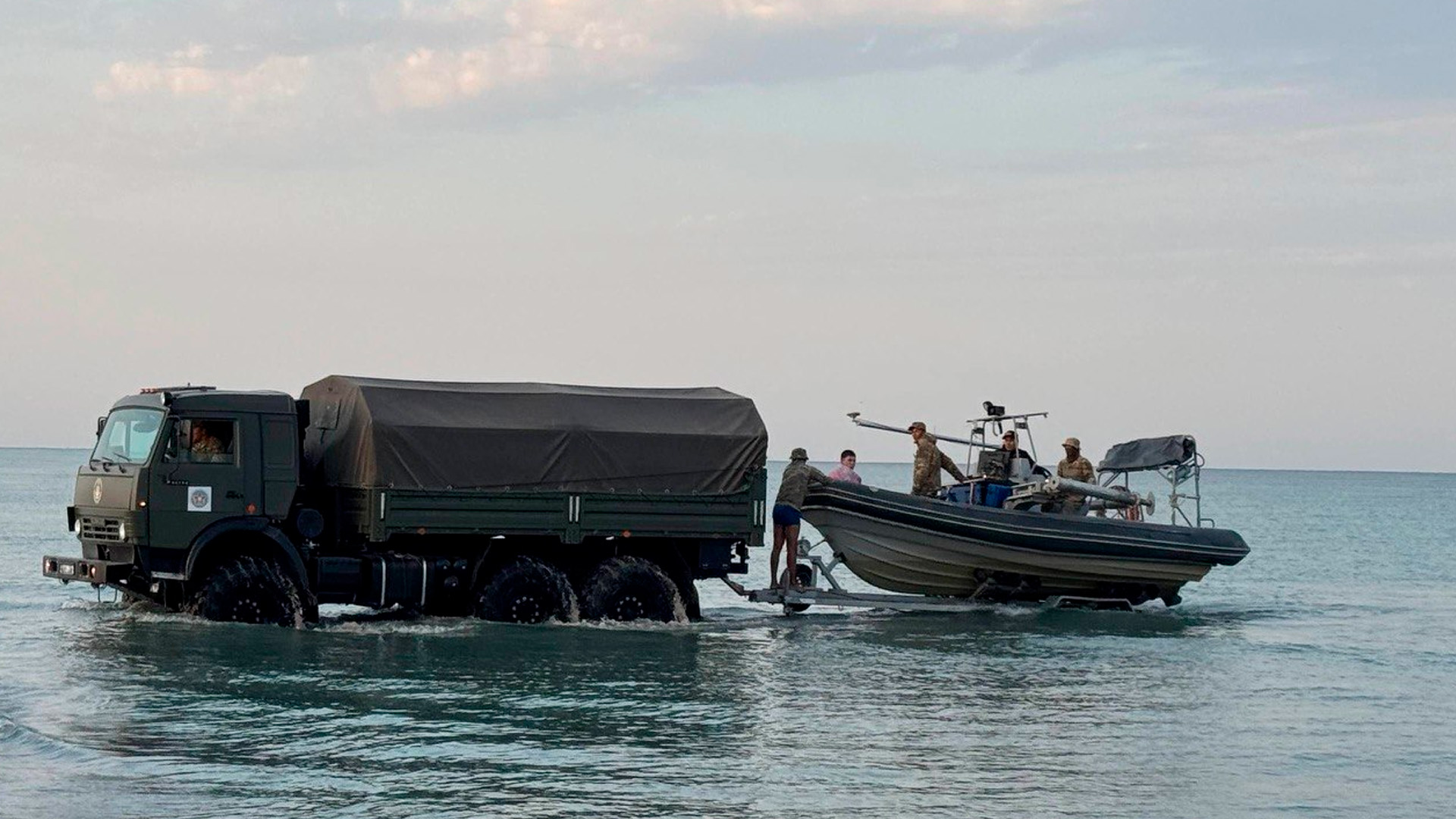 Число погибших на Каспии казахстанских военных достигло 14 человек