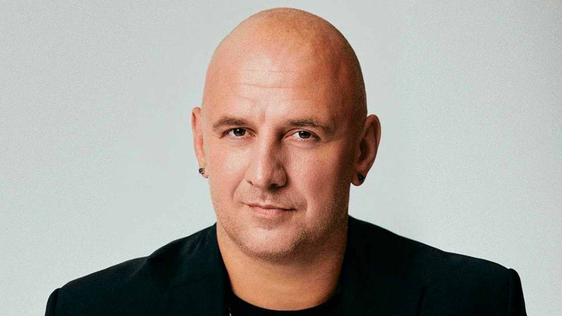 Зеленский передал СБУ петицию о лишении Потапа звания заслуженного артиста