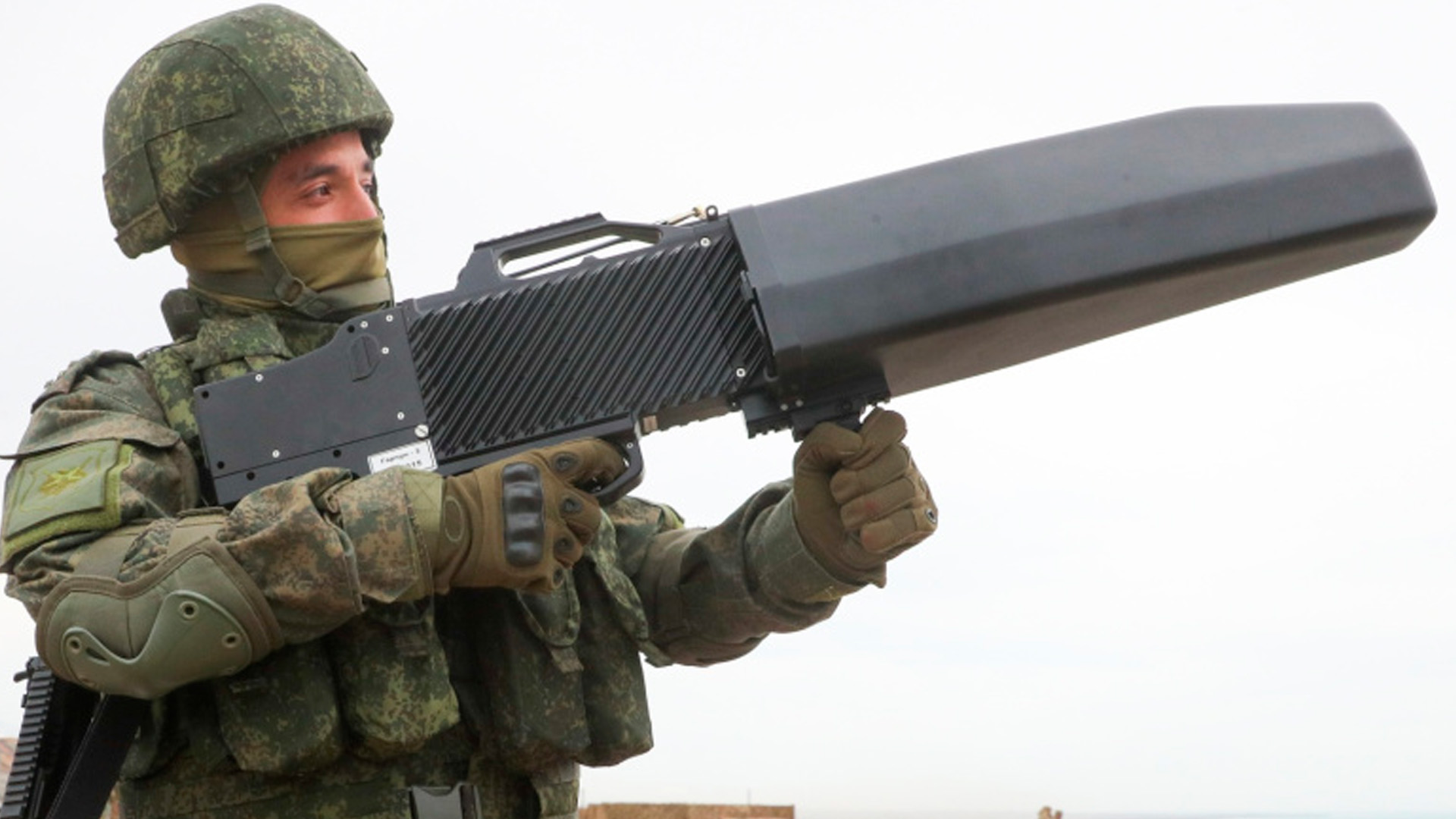 Правительство России разрешило оснащать почтальонов антидроновыми ружьями