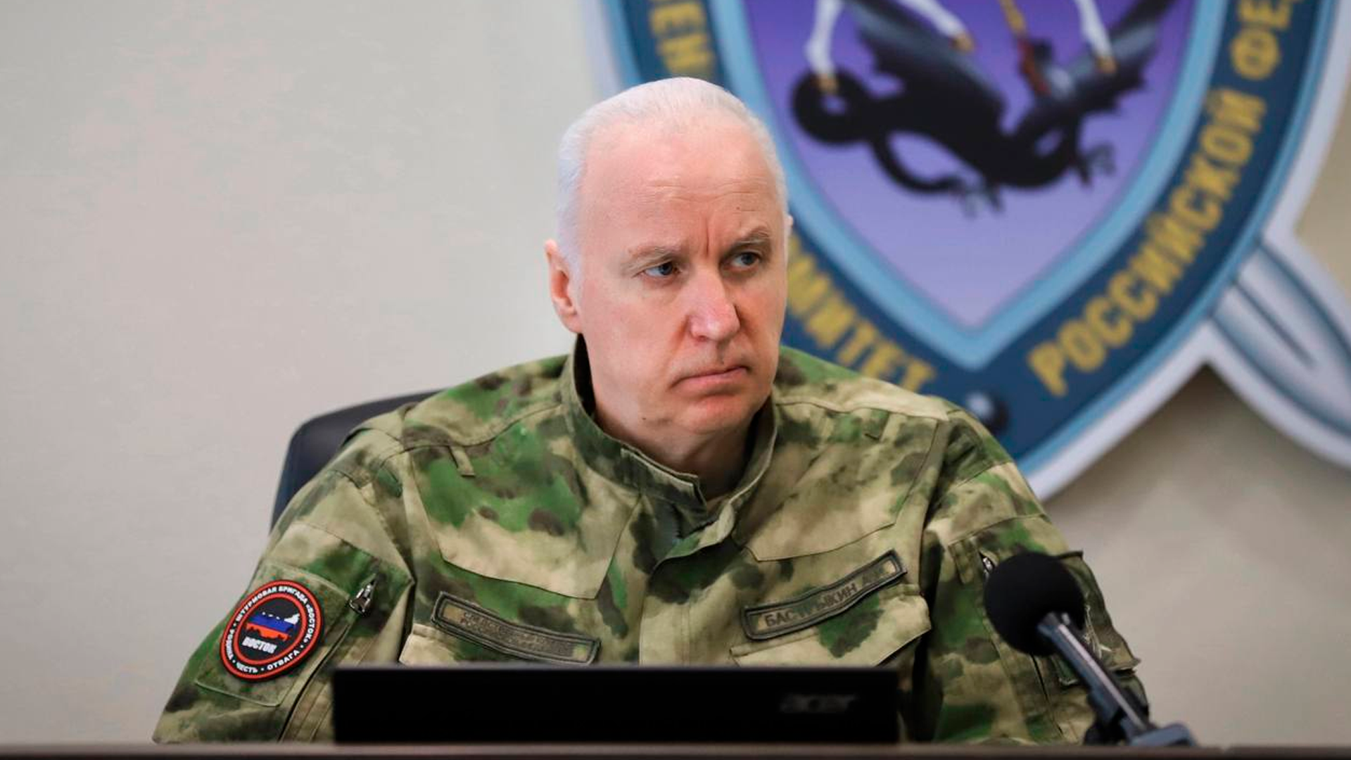 Двоих экс-министров обороны Украины объявили в международный розыск