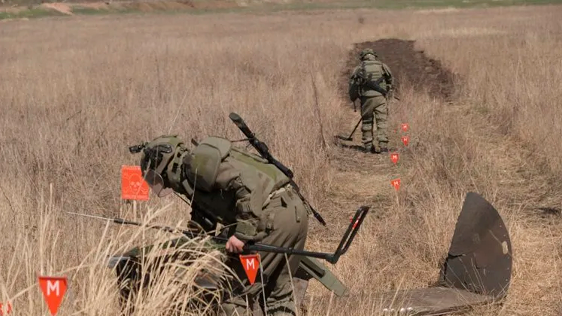 ВСУ за сутки сбросили около 40 мин на дорогу в Алешки