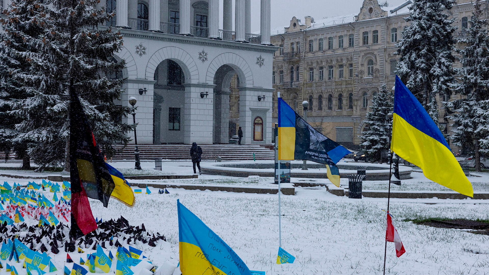 Кулеба предложил украинцам зимовать за городом с запасом дров