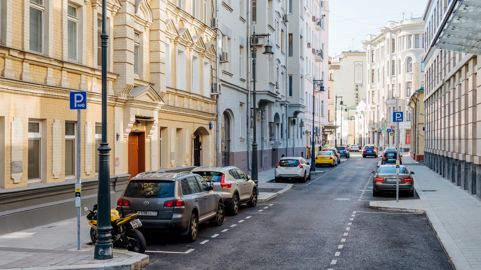 На ряде улиц Москвы парковка станет дешевле с 17 декабря