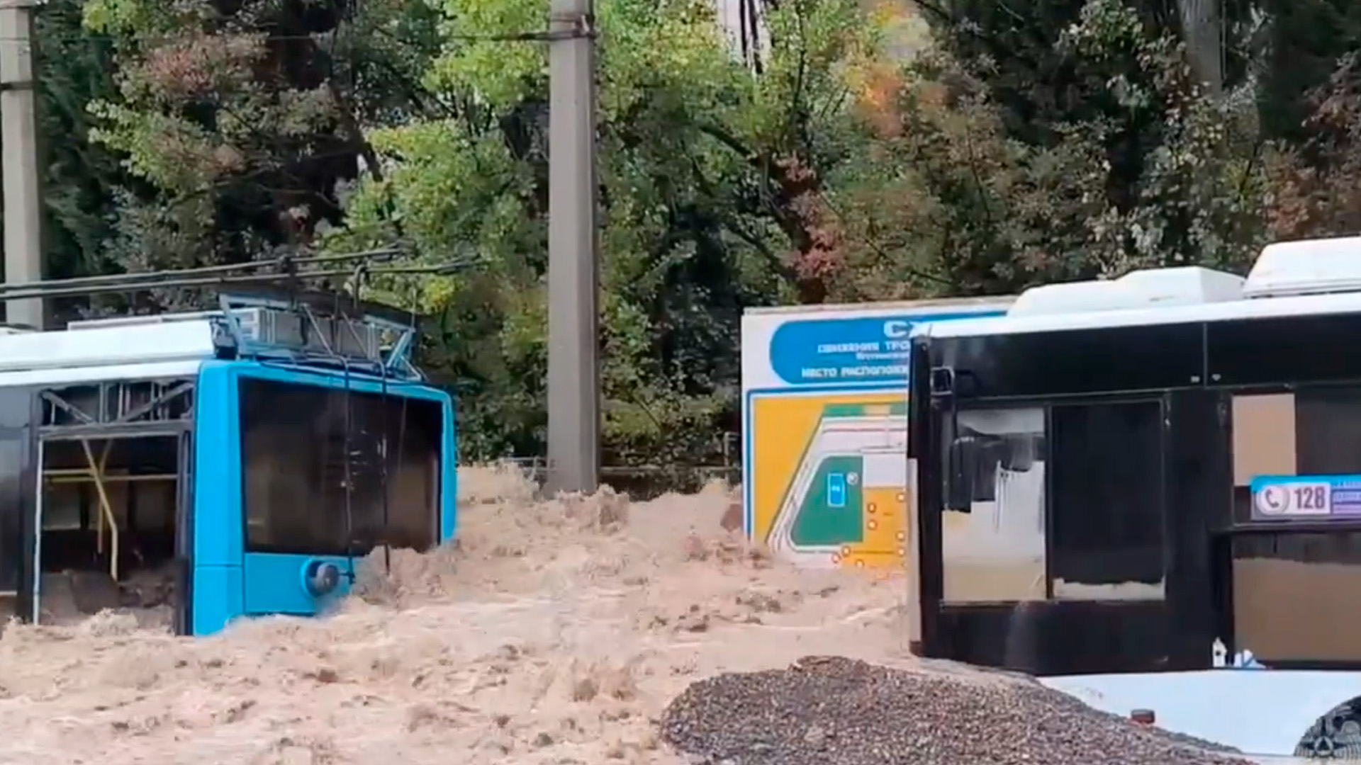 В Ялте затопило троллейбусный парк из-за рекордных ливней
